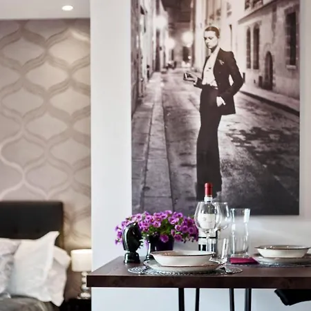 Chiclife Shenkin Sarona - Santa Caterina & Museums Apartment *